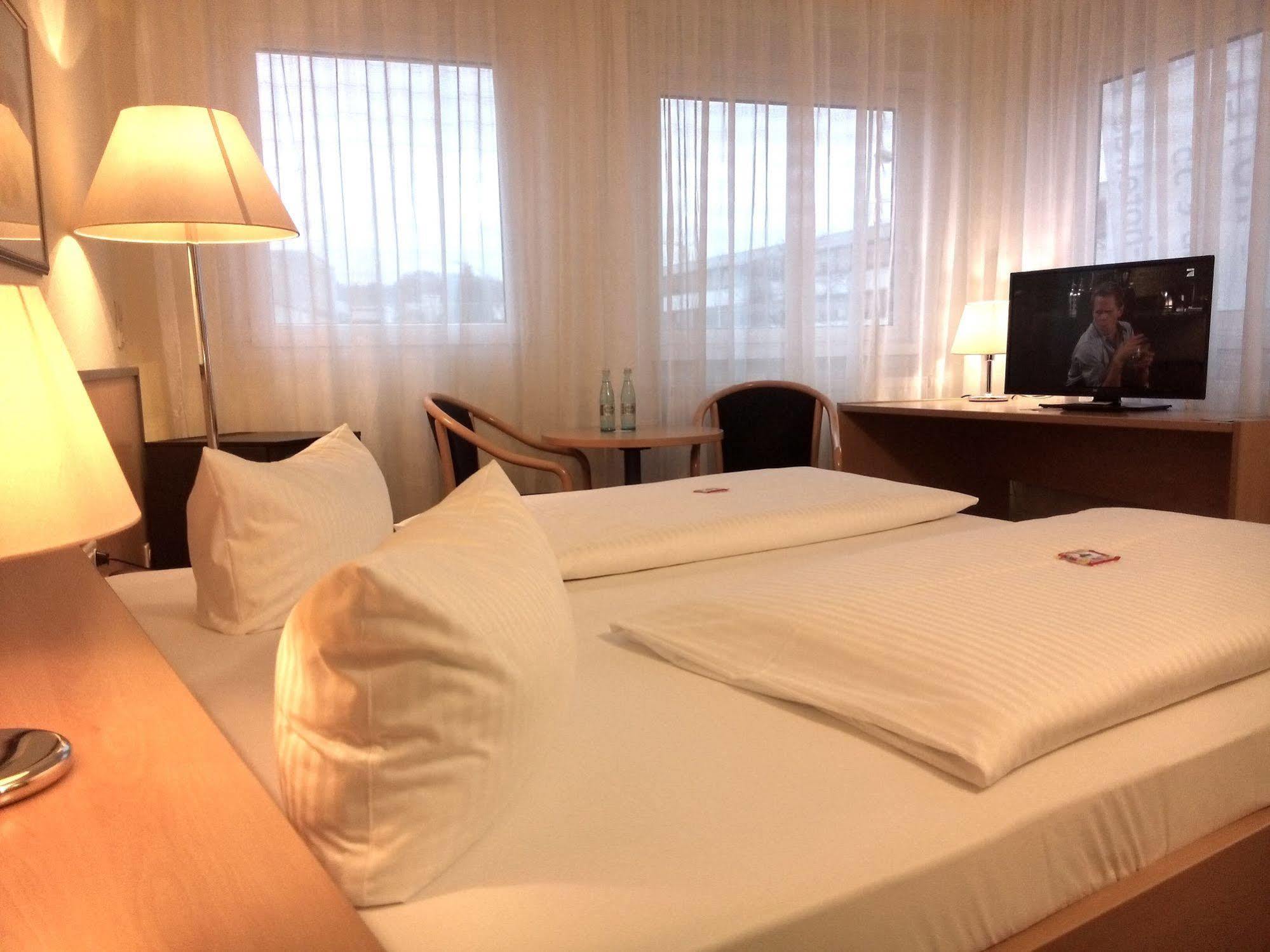 Central Hotel Winnenden Εξωτερικό φωτογραφία